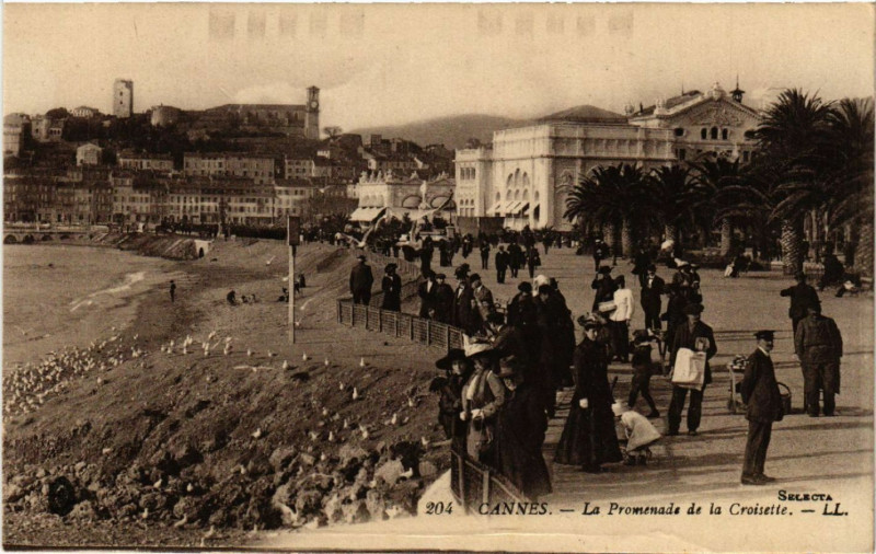 Carte postale ancienne Cannes - La Proenade de la Croisette à Cannes