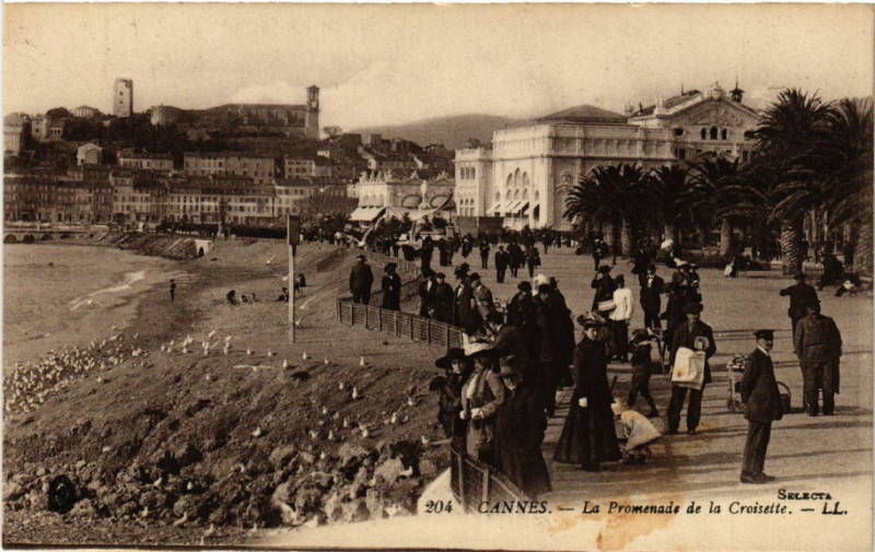 Carte postale ancienne Cannes - La Promenade de la Croisette à Cannes