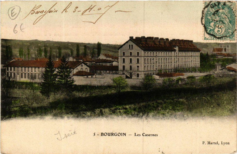 Carte postale ancienne Bourgoin - Les Casernes