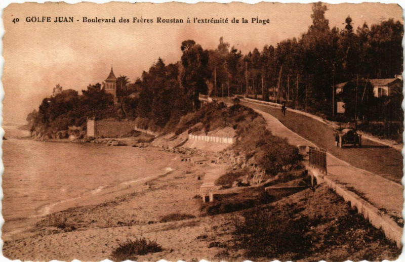 Carte postale ancienne Golfe-Juan - Boulevard des Fréres Roustan a l'extrémité de...