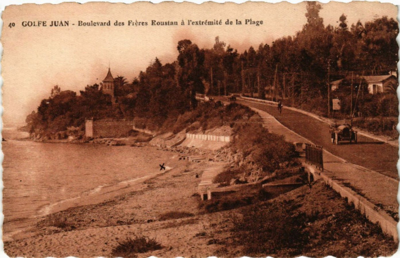 Carte postale ancienne Golfe-Juan - Boulevard des Fréres Roustan a l'extrémité de...