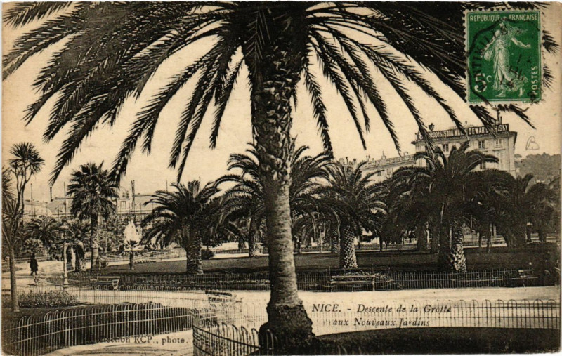 Carte postale ancienne Nice - Descente de a Grotte aux Nouveaux Jardin à Nice