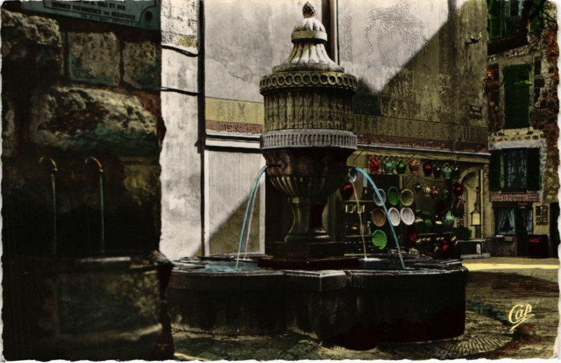 Carte postale ancienne Vence - Fontaine du Peyra à Vence