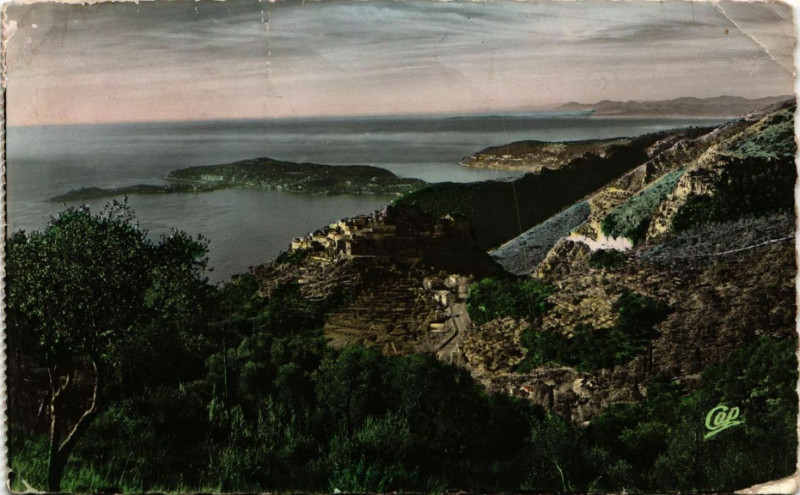 Carte postale ancienne Eze Village - Le Cap Ferrat et l'Esterel vus de la Grande Corniche à Èze