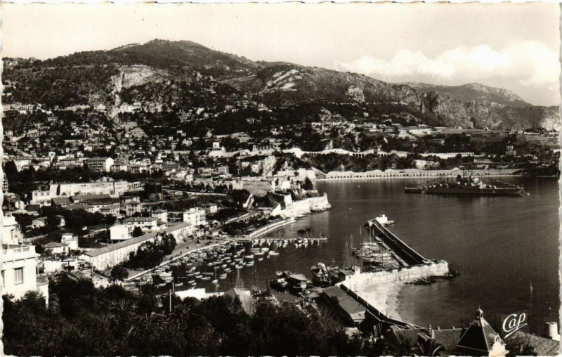 Carte postale ancienne Villefranche-sur-Mer Vue générale et la Darse à Villefranche-sur-Mer