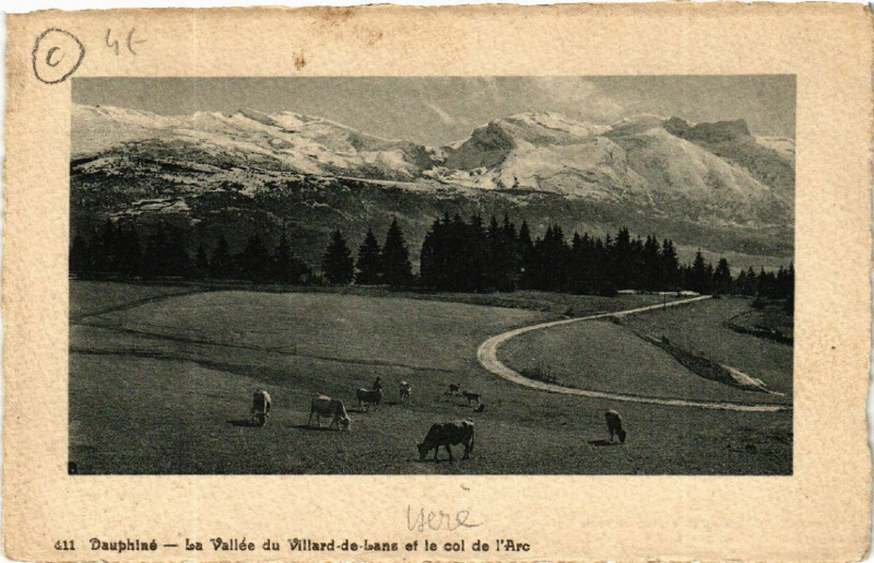 Carte postale ancienne Villard-de-Lans - La Vallée du Villard-de-Lans et le col de l'Arc à Villard-de-Lans