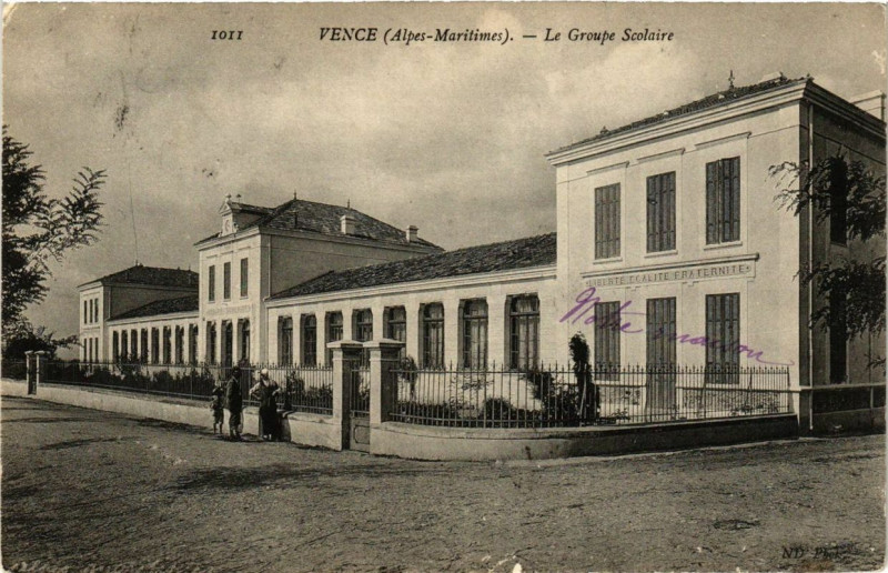 Carte postale ancienne Vence Le Groupe Scolaire à Vence
