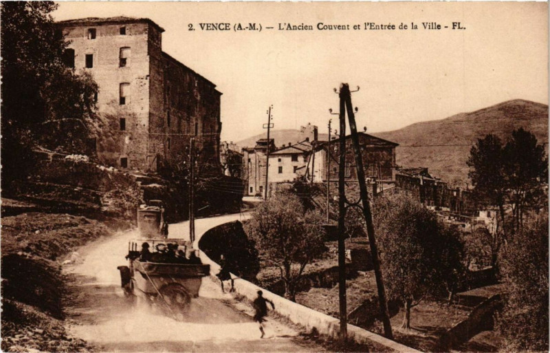 Carte postale ancienne Vence L'Ancien Couvent et l'Entrée de la Ville à Vence