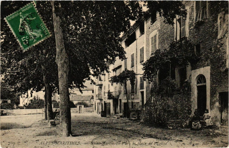Carte postale ancienne Saint-Martin-du-Var La Place de l'Eglise à Saint-Martin-du-Var
