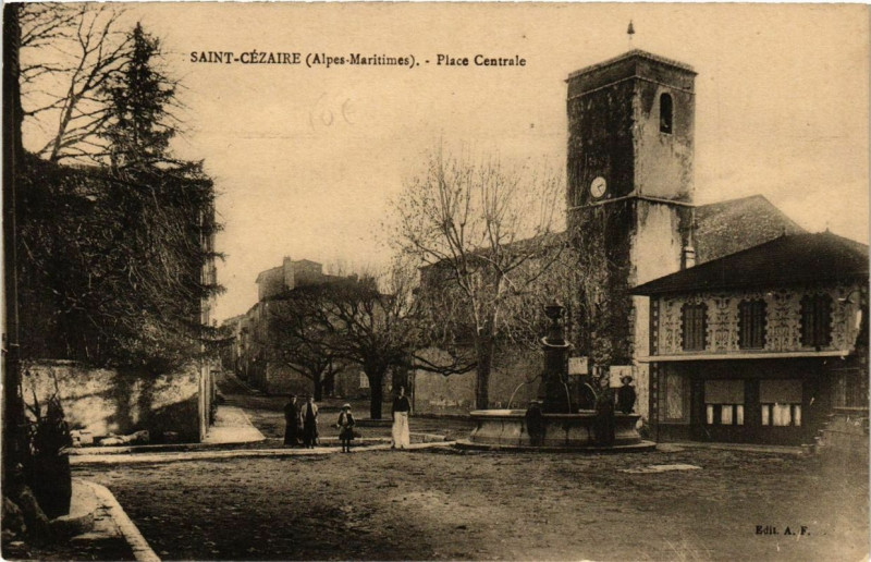 Carte postale ancienne Saint-Cezaire Place Centrale