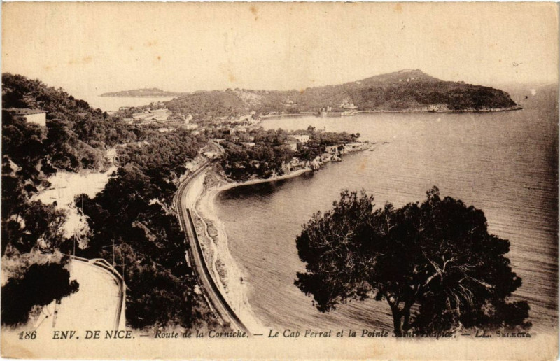 Carte postale ancienne Route de la Corniche Le Cap Ferrat et a Ponte Sainte Hospice
