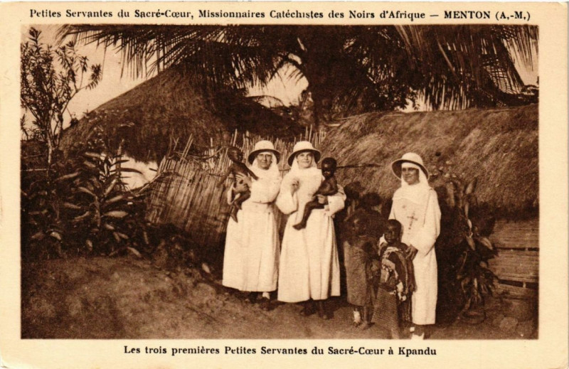 Carte postale ancienne Menton Les trois premieres Servantes du Sacre-Coeur a Kpandu à Menton