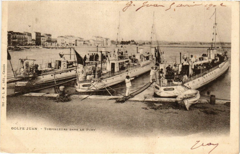 Carte postale ancienne Golfe-Juan Torpilleurs dans le Port