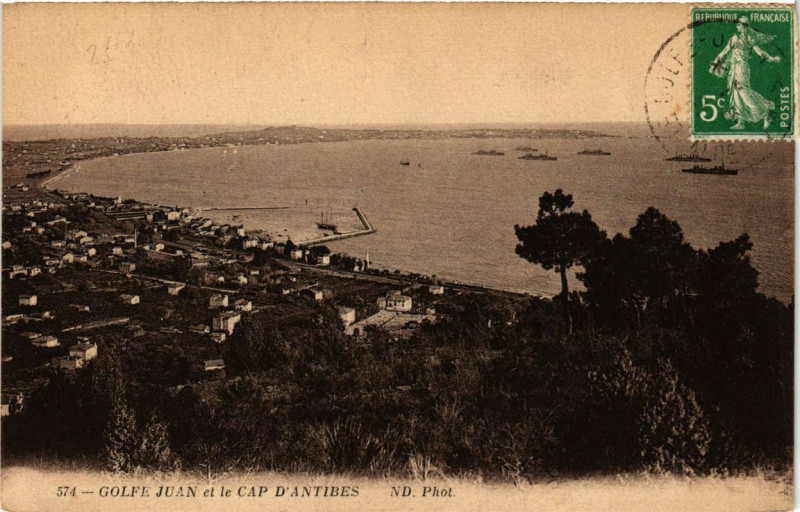 Carte postale ancienne Golfe-Juan et le Cap d'Antibes à Antibes