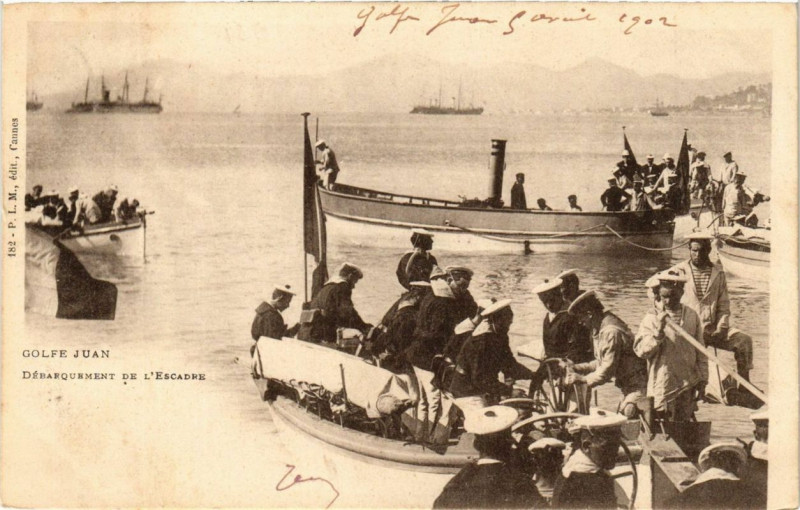 Carte postale ancienne Golfe-Juan Debarquement de l'Escadre