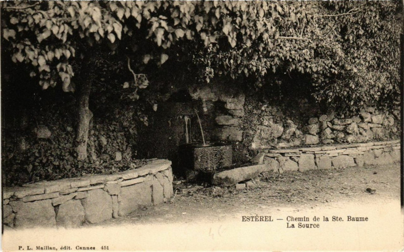Carte postale ancienne Esterel Chemin de laSainte-Baume. La Source