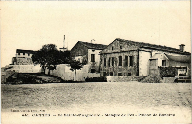 Carte postale ancienne Cannes Ile Ste-Marguerite Masque de Fer - Prison de Bazaine à Cannes