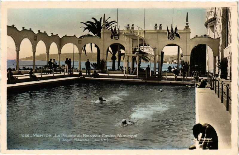 Carte postale ancienne Menton La Piscine du nouveau Casino Municipal à Menton