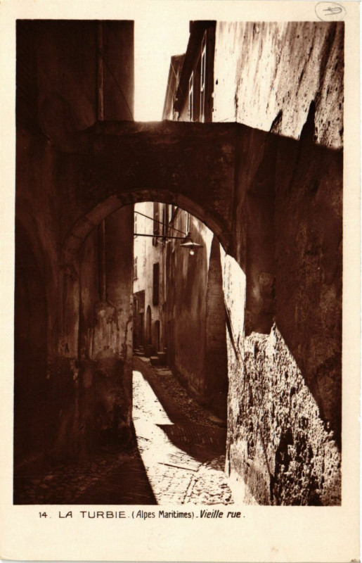 Carte postale ancienne La Turbie Vieille rue à La Turbie
