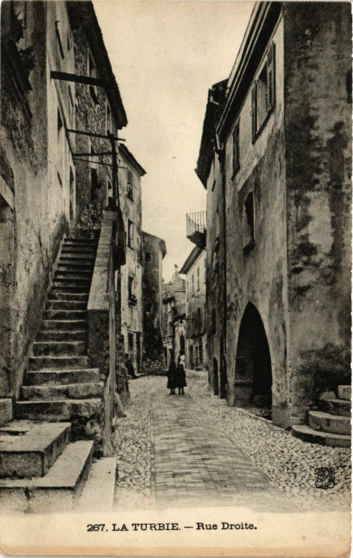 Carte postale ancienne La Turbie Rue Droite à La Turbie