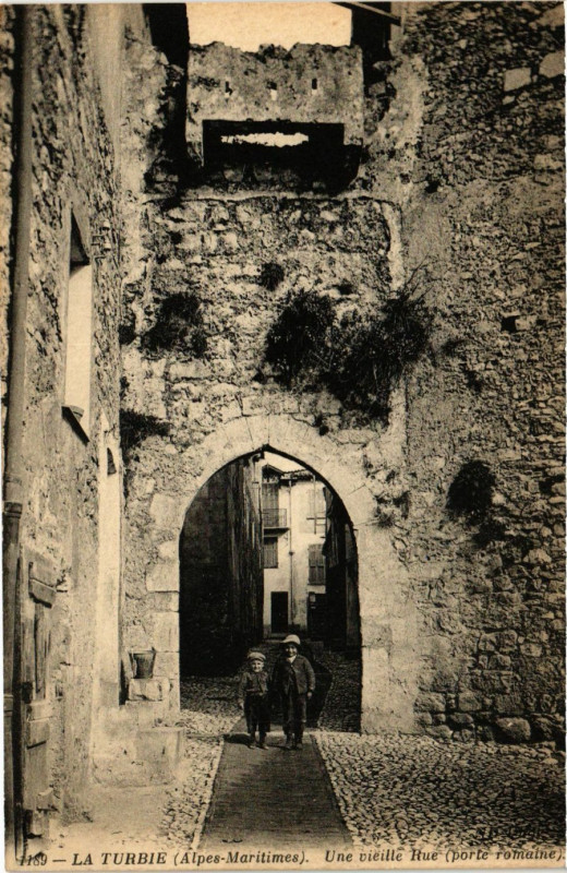 Carte postale ancienne La Turbie La vieille Rue à La Turbie