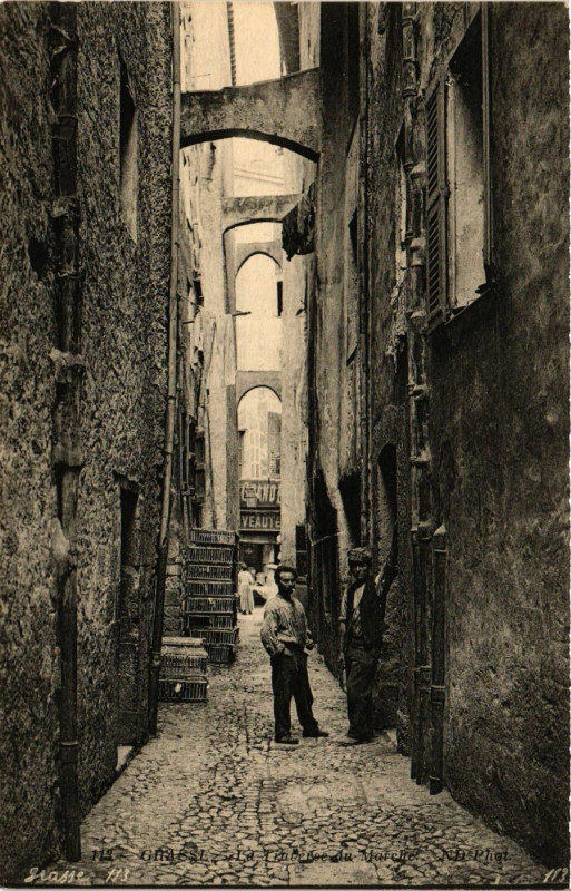 Carte postale ancienne Grasse La Traversu du Marche à Grasse