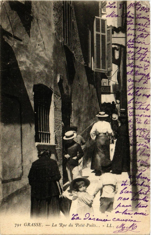 Carte postale ancienne Grasse La Rue du Petit Puits à Grasse