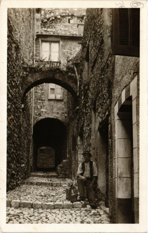 Carte postale ancienne Vence Rue Sainte-Luce à Vence