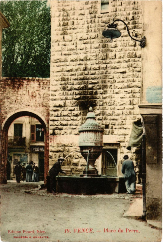 Carte postale ancienne Vence Place du Perra à Vence