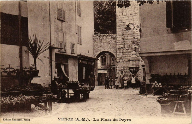 Carte postale ancienne Vence La Place du Peyra à Vence