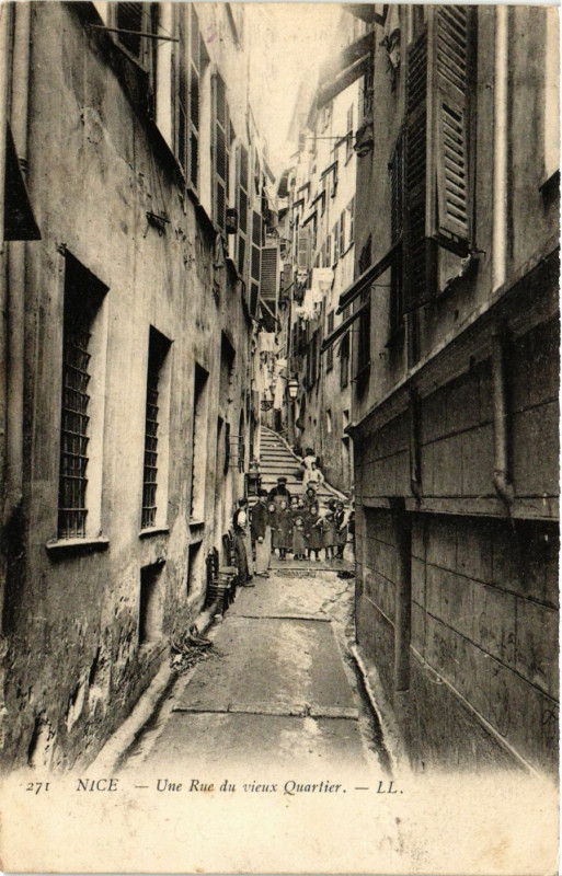 Carte postale ancienne Nice Une Rue du Vieux Quartier à Nice