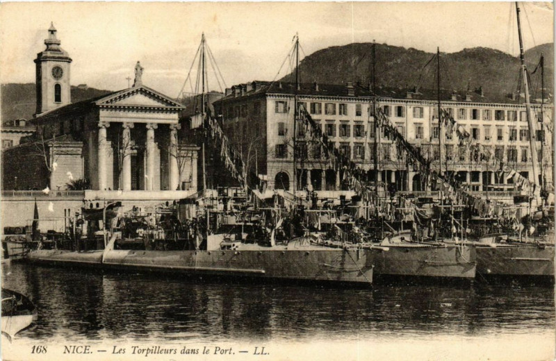 Carte postale ancienne Nice Les Torpilleurs dans le Port à Nice