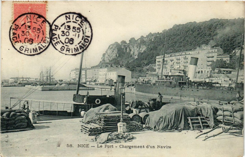 Carte postale ancienne Nice Le Port - Chargement d'un naivre à Nice