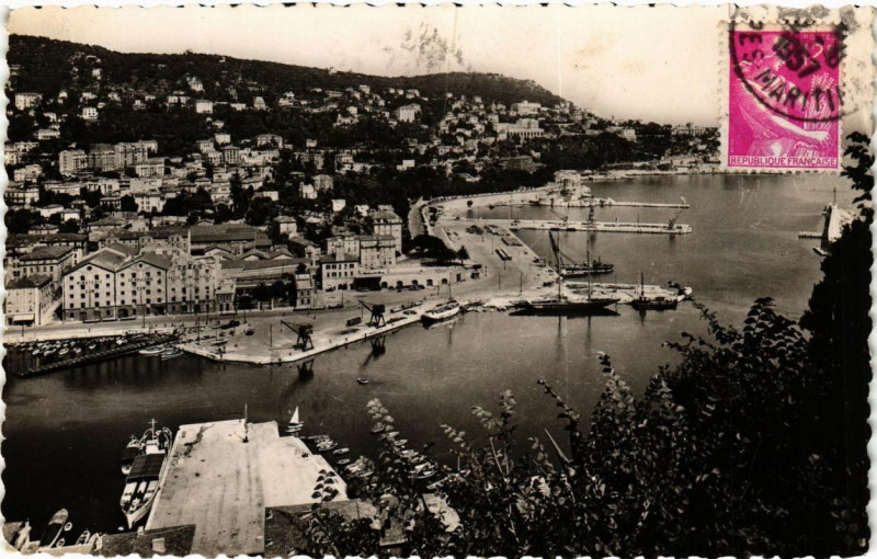 Carte postale ancienne Nice Entrée du Port et le Mont Boron à Nice