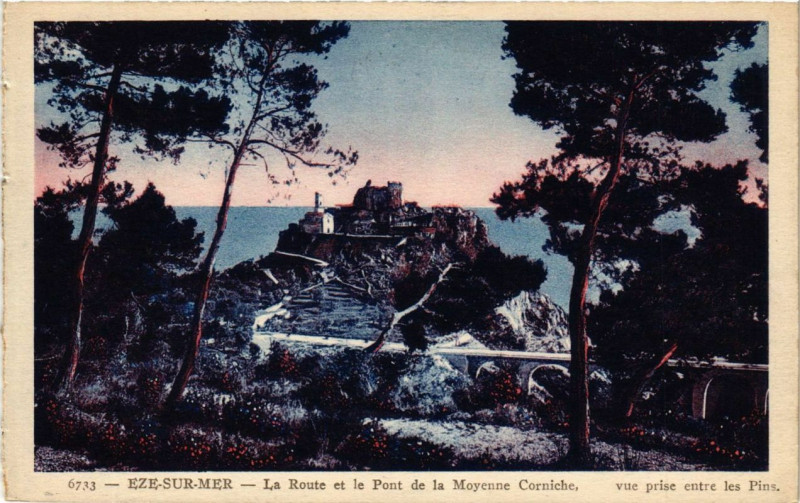 Carte postale ancienne Eze-sur-Mer La Route et le Pont de la Moyenne Corniche à Èze