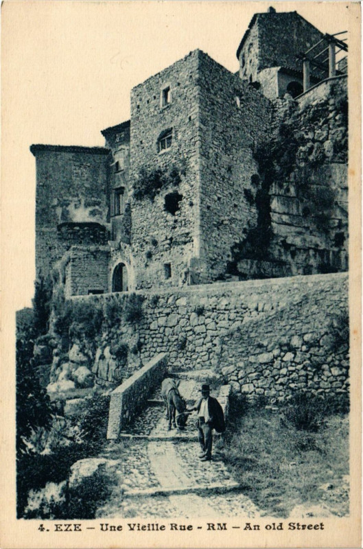Carte postale ancienne Eze Une Vieille Rue à Èze