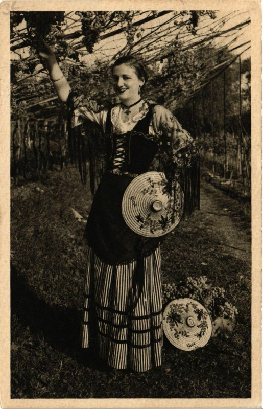 Carte postale ancienne Cote d'Azur Costume du Pays