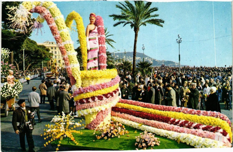 Carte postale ancienne Carnaval de Nice Bataille de fleurs à Nice
