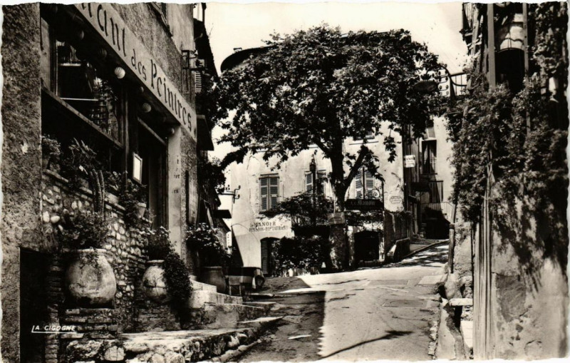 Carte postale ancienne Cagnes-sur-Mer La Ville Haute - La Montee de la Bourgade à Cagnes-sur-Mer