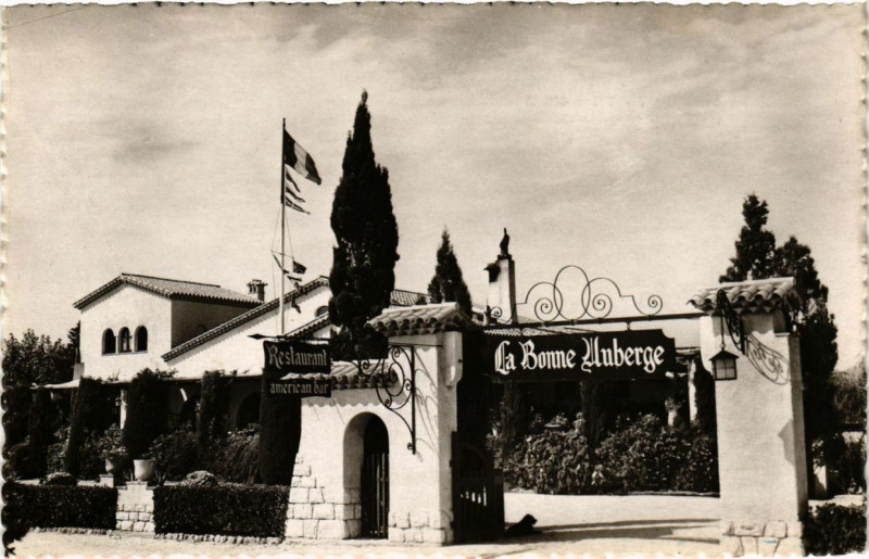 Carte postale ancienne Antibes La Bonne Auberge à Antibes