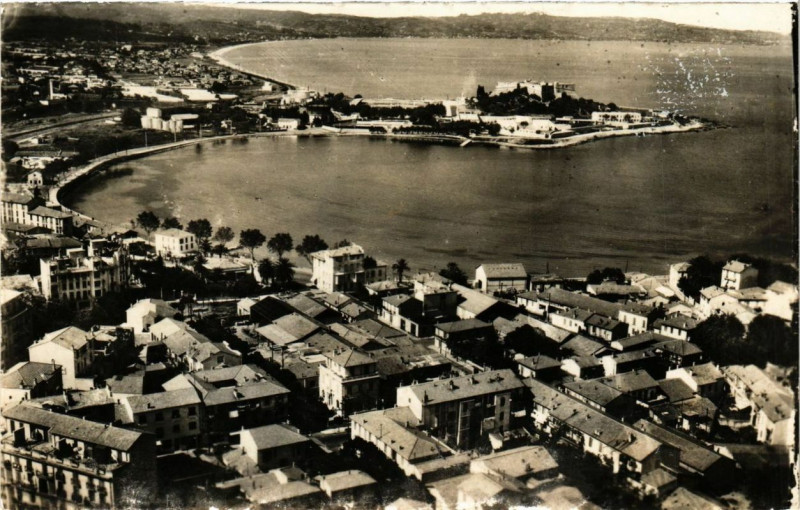 Carte postale ancienne Antibes L'Anse Saint-Roch, le Fort Carre à Antibes