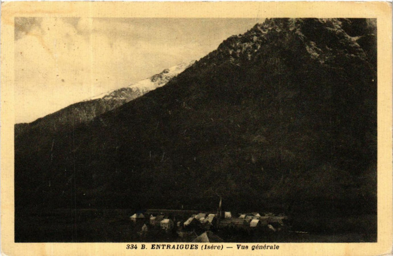 Carte postale ancienne Entraigues - Vue générale à Entraigues