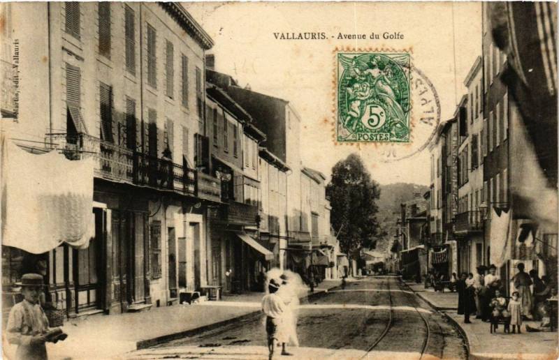 Carte postale ancienne Vallauris Avenue du Golfe à Vallauris