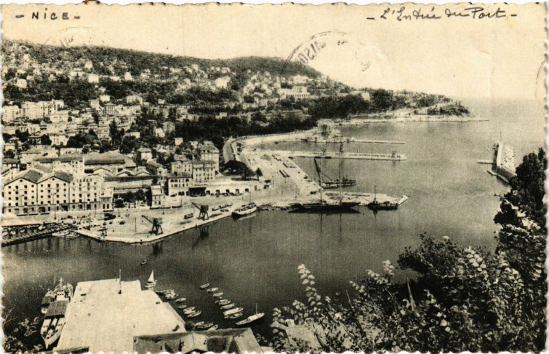 Carte postale ancienne Nice - Entrée du Port - Le Mont Boron à Nice