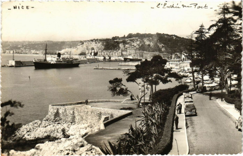 Carte postale ancienne Nice - L'entrée du Port à Nice