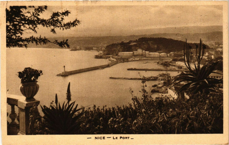 Carte postale ancienne Nice - Le Port à Nice
