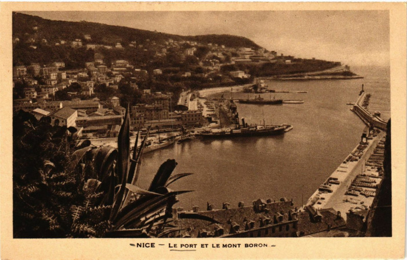 Carte postale ancienne Nice - Le Port et le Mont-Boron à Nice