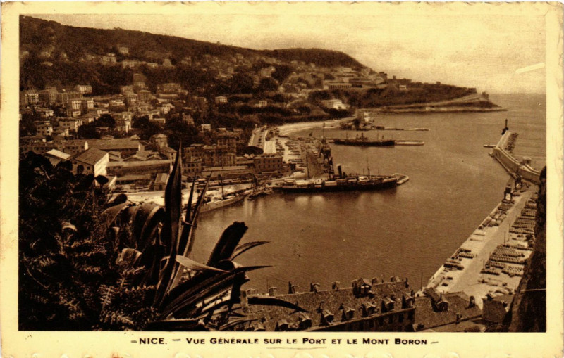 Carte postale ancienne Nice - Vue Générale sur le Port et le Mont-Boron à Nice