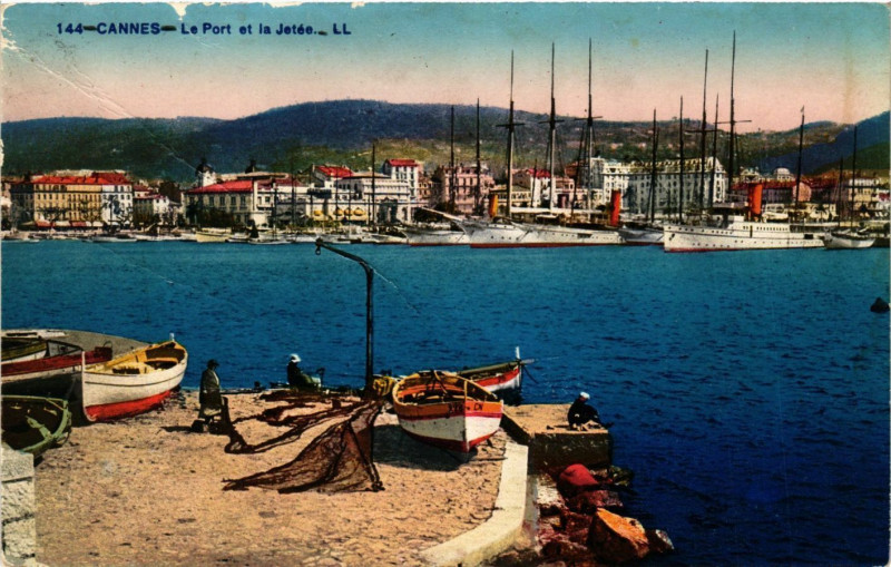 Carte postale ancienne Cannes - Le Port et la Jetée à Cannes