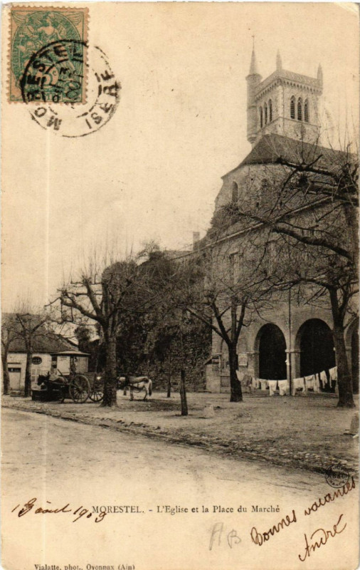 Carte postale ancienne Morestel - L'Eglise et la Place de Marche à Morestel